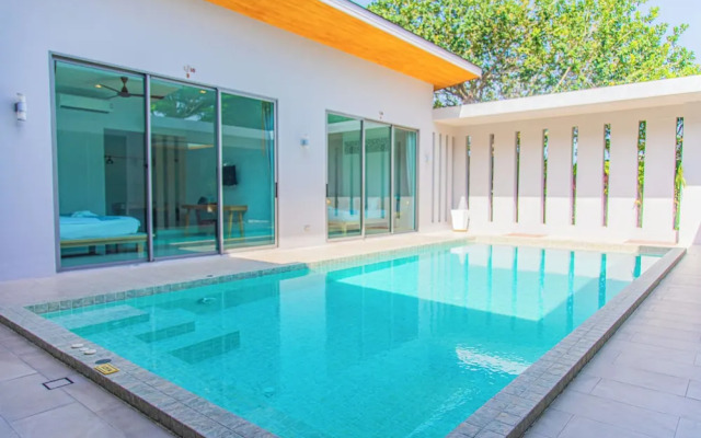 Alhambra Pool Villas & Pool Access Rooms
