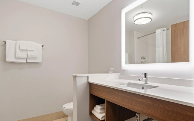 Holiday Inn Express & Suites Macon North by IHG