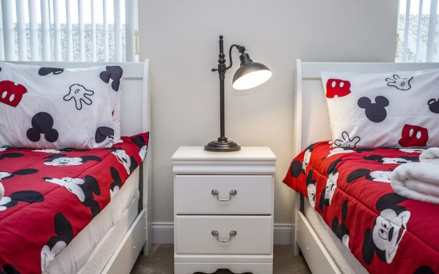 Fabulous Vacation Home  w/ Screened Pool Close To Disney 146