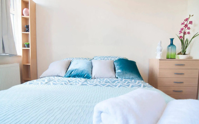 Queen's Club Apartments