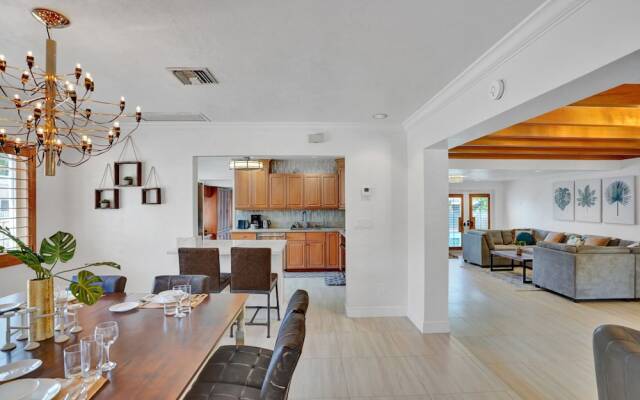 4BD House with Private Heated Pool