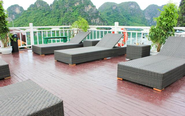 Phoenix Luxury Cruise Halong