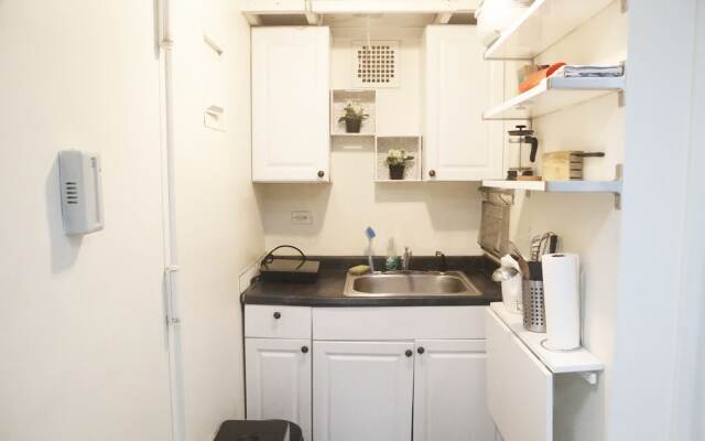 Bryant Park Studio Apartment next to Times Square