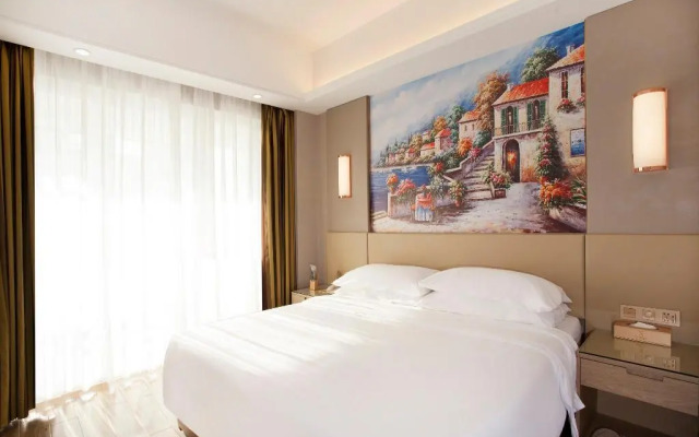 Vienna International Hotel (Sanya High-speed Railway Station)