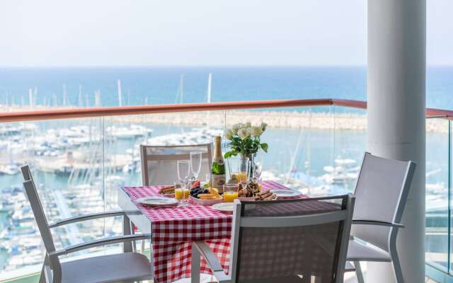 DeluxeApartment with Views of the Marina