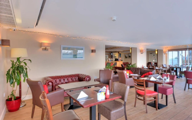 Holly Tree Hotel, Swimming Pool & Hot Tub