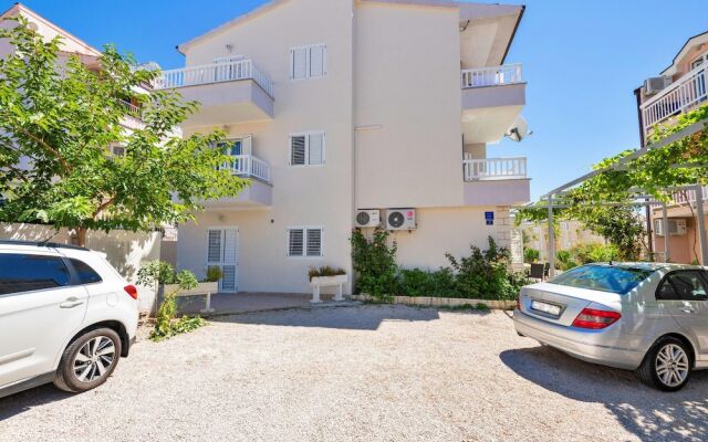 Nice Home in Makarska With Wifi and 2 Bedrooms