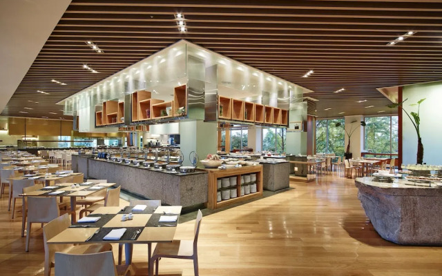 Rolling Hills Hotel