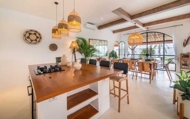 NEW ! Stunning 4BR Jungle View Villa in Lovina