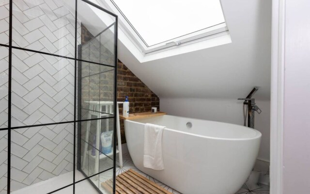 Bright 2 Bedroom Flat in Lower Clapton