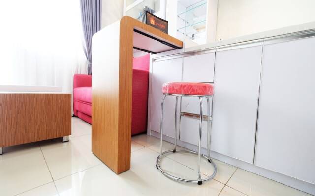 Cozy and Homey Green Pramuka City Apartment