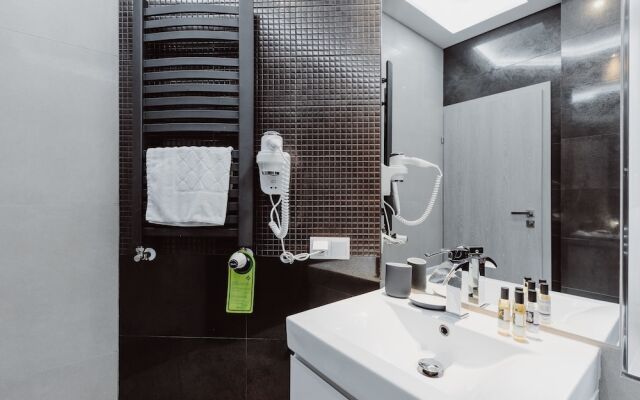 Leo Apartments Main Square