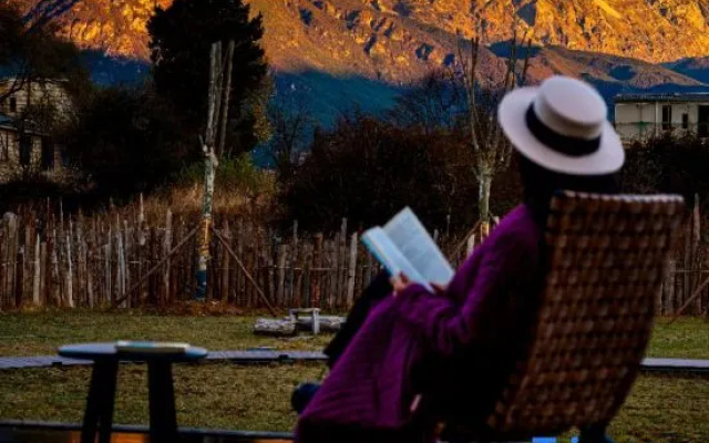 Buwan Liyu · Wild Aurora Sunrise Golden Peak Wilderness Homestay (Baisha Ancient Town Branch) – Outside – Lijiang