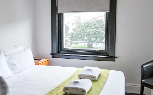 The Cambridge Hotel & Backpackers