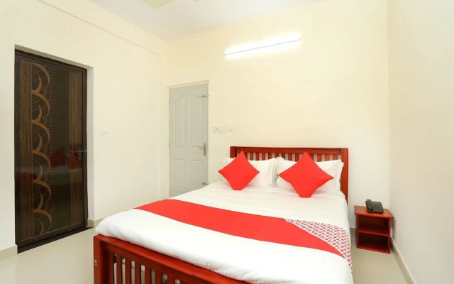 OYO 37302 White Cort