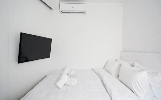 Jade's and Tala's Apartment - Acropolis View