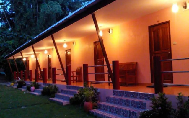 Baan Rimnam Resort