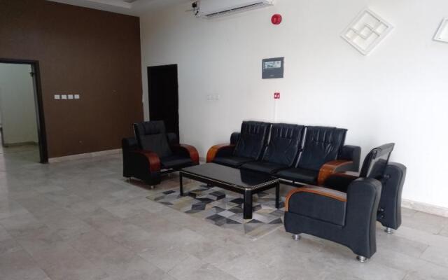 Super Oyo 147 Babylon Furnished Apartment
