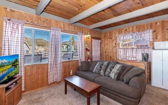 044 - Lazy Bear Chalet