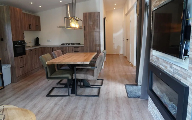 Lovely Bungalow in Hoenderloo With Fireplace