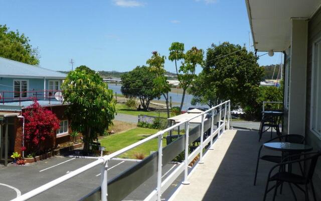 Marina Court Motel and Apartments