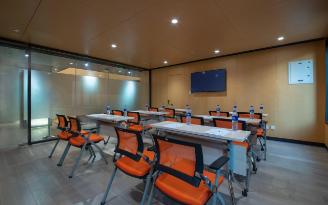 Holiday Inn Express Beijing Shijingshan Lakeview by IHG