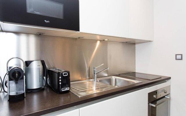 1 Bedroom in Front of the Palais!