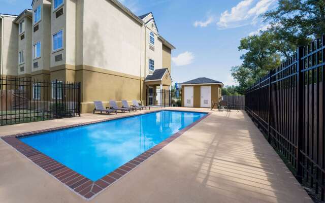 Microtel Inn & Suites by Wyndham Houma