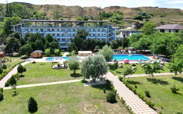 Электра Холидей