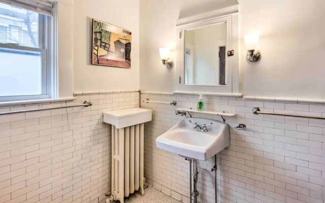 Roomy Lancaster Home: Walk to Dtwn & Hospital