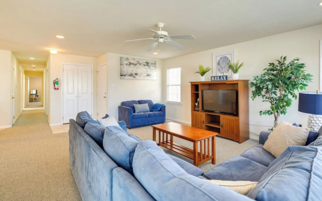 Walk to Beach: Wildwood Apt w/ Balcony!