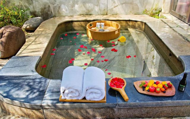 Fengxiang Hot Spring