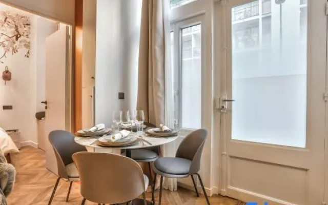 NEW! Eiffel Tour Splendid 2BR apt in Paris