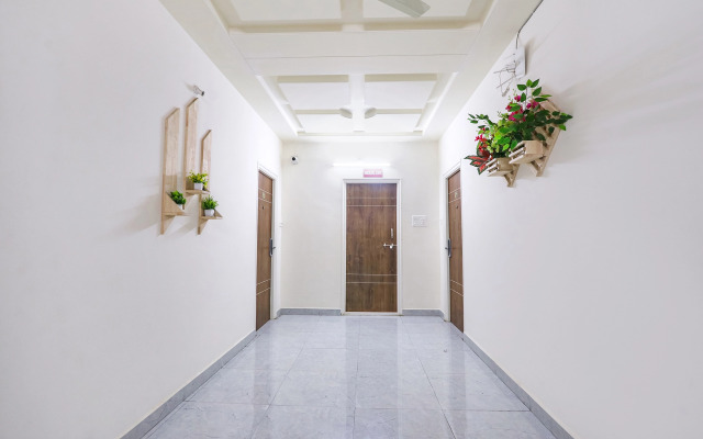 Fabhotel Golden Hitech