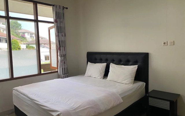 OYO 94582 Villa Beringin Puncak
