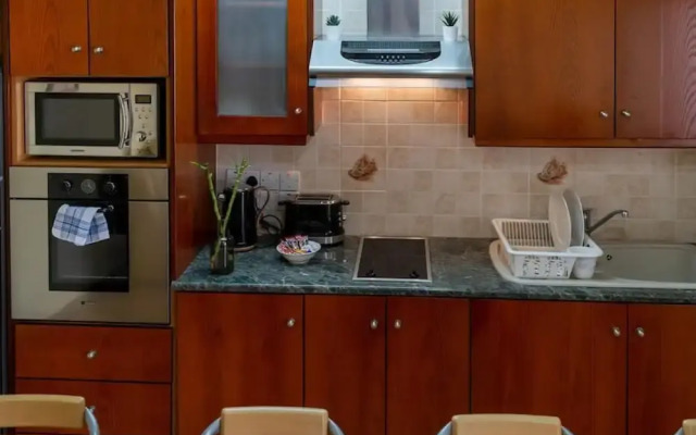 Stay Gold Feathers Apartment