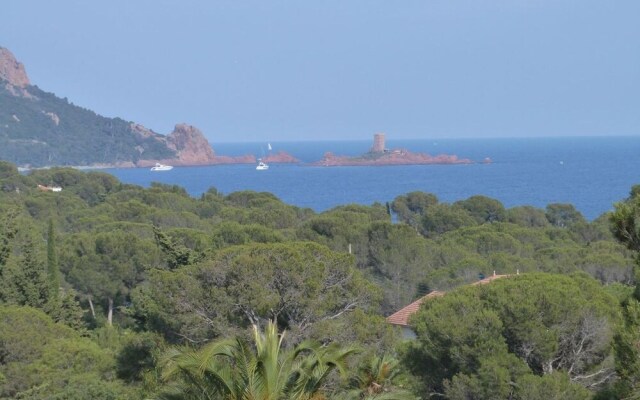 Apartment With one Bedroom in Saint-raphaël, With Wonderful sea View,