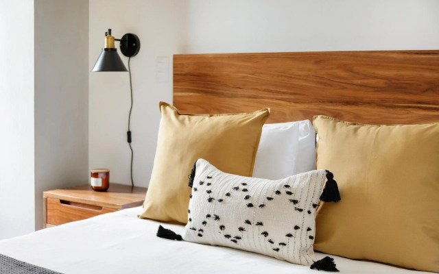 Alcazar Apartments by Host Me Tender