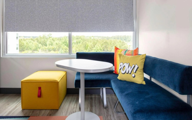 Aloft Savannah Airport
