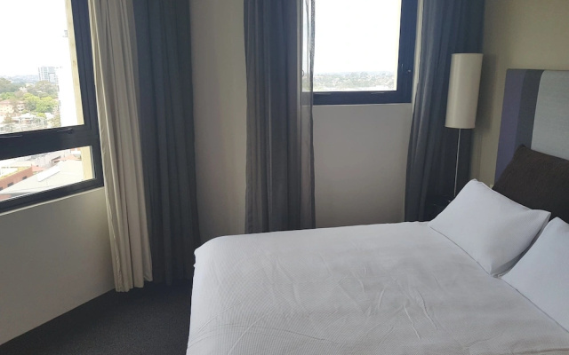 Parramatta Hotel in Mantra Building – Guest Rooms – Sydney