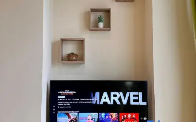 Two-bed Luxury Apartment B12LS by Live Comfortably