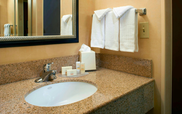 Courtyard Chicago Waukegan Gurnee