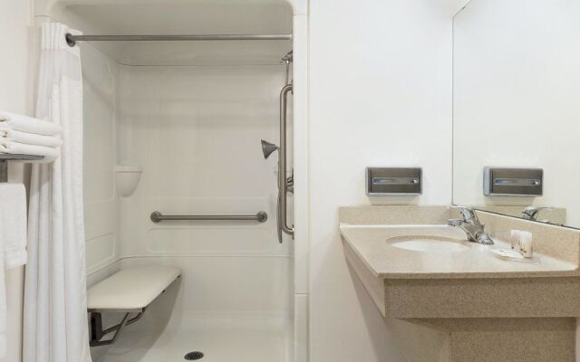 Days Inn & Suites Moncton
