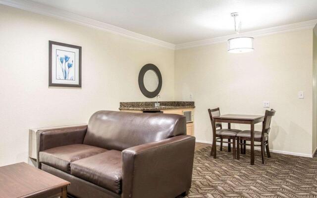 Rodeway Inn & Suites LAX