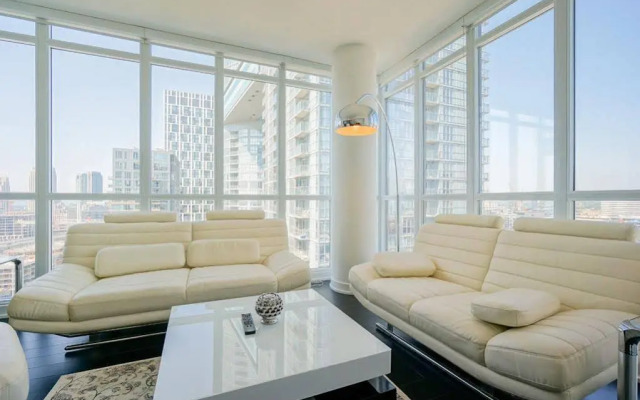 Hydewest - Capreol Luxury Furnished Penthouse Apartment