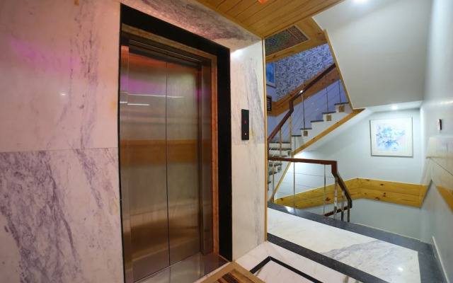 OYO 38172 The Lodge B&B