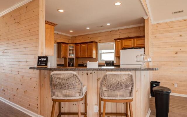 Casa Bianca by Oak Island Accommodations