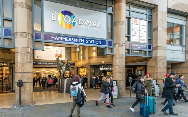 Modern 2Bd Riverside Flat In Fulham