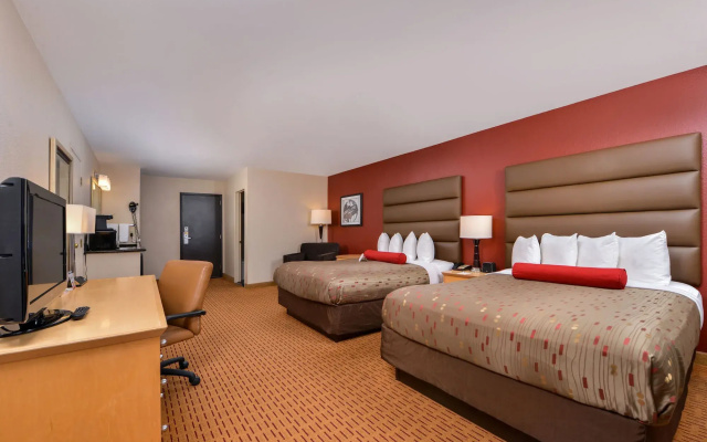Clackamas Inn & Suites