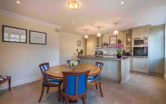 3 Bed Penthouse Apartment Next To Harrods